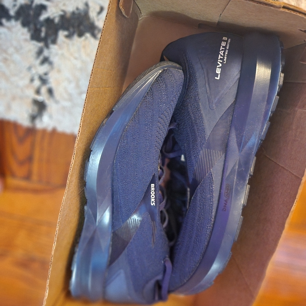 Brooks Men's Navy Athletic Shoes - Picture 4 of 4